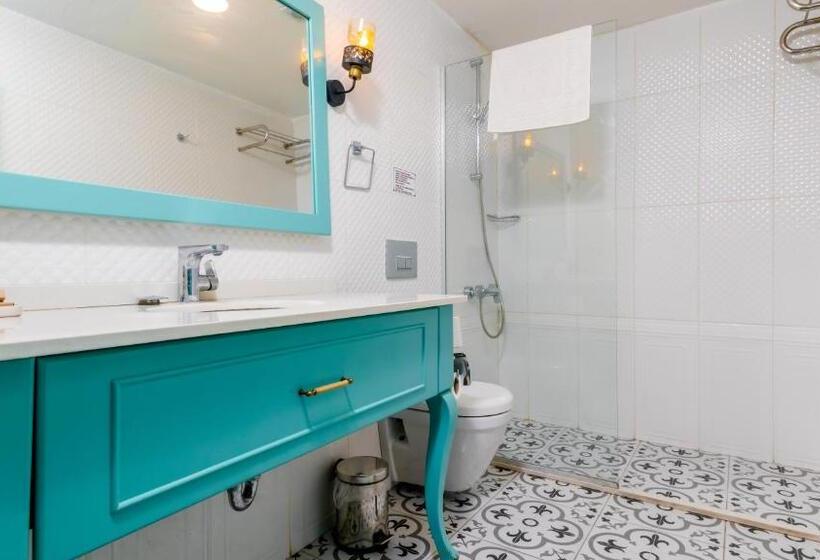 تختخواب و صبحانه Avlu Alaçatı Boutique