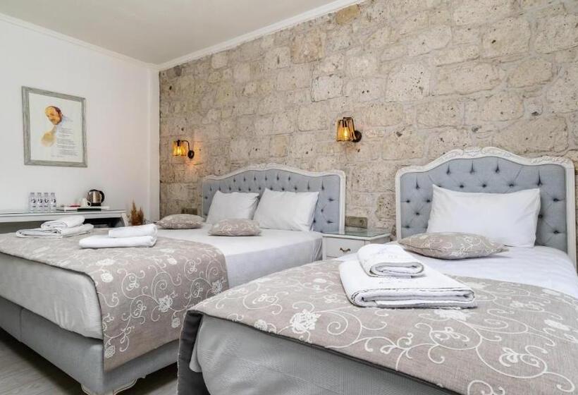 تختخواب و صبحانه Avlu Alaçatı Boutique