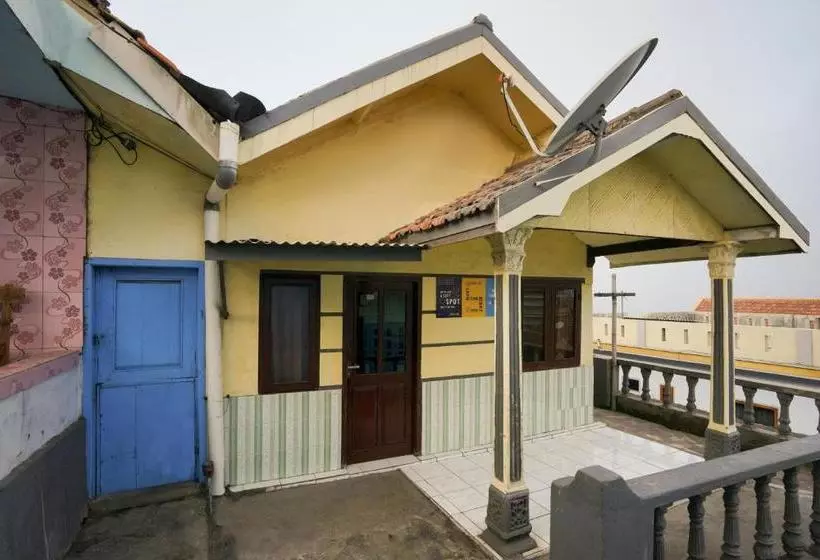 ホテル Spot On 2126 Bromo Indah Homestay