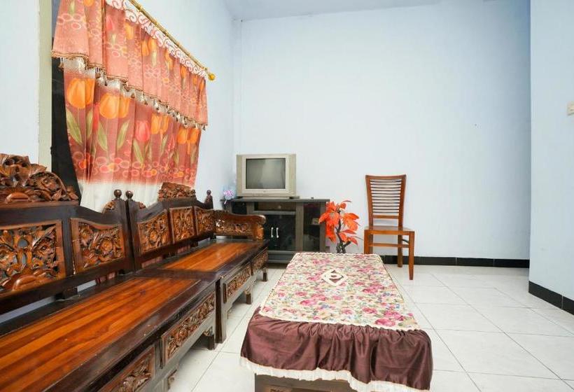 Отель Spot On 2126 Bromo Indah Homestay
