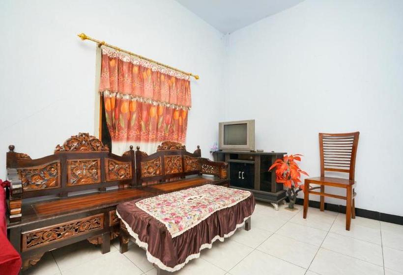 Отель Spot On 2126 Bromo Indah Homestay