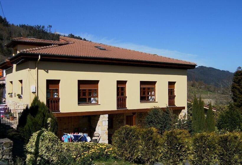 Casa De Aldea El Regueru