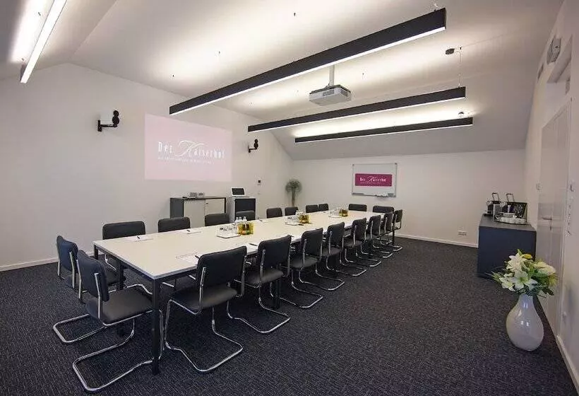 Отель Der Kaiserhof Ried