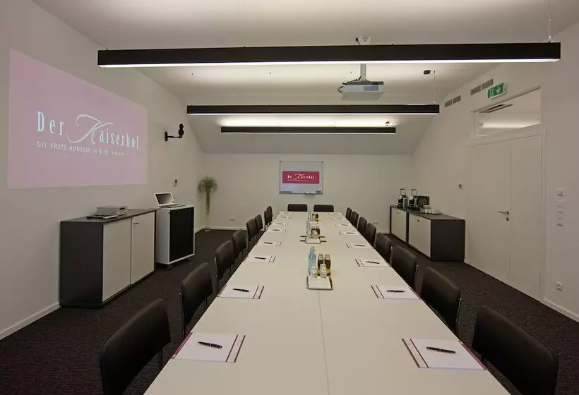 Отель Der Kaiserhof Ried