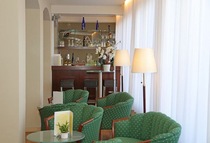 Отель Der Kaiserhof Ried