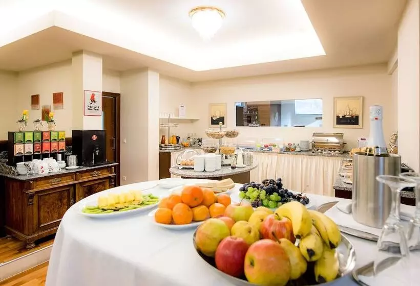 Отель Der Kaiserhof Ried