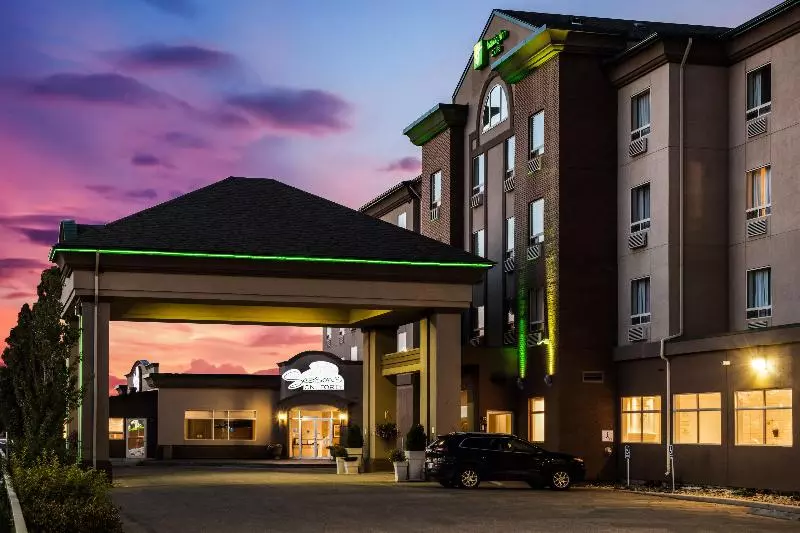 Отель Holiday Inn & Suites Grande Prairie, An Ihg