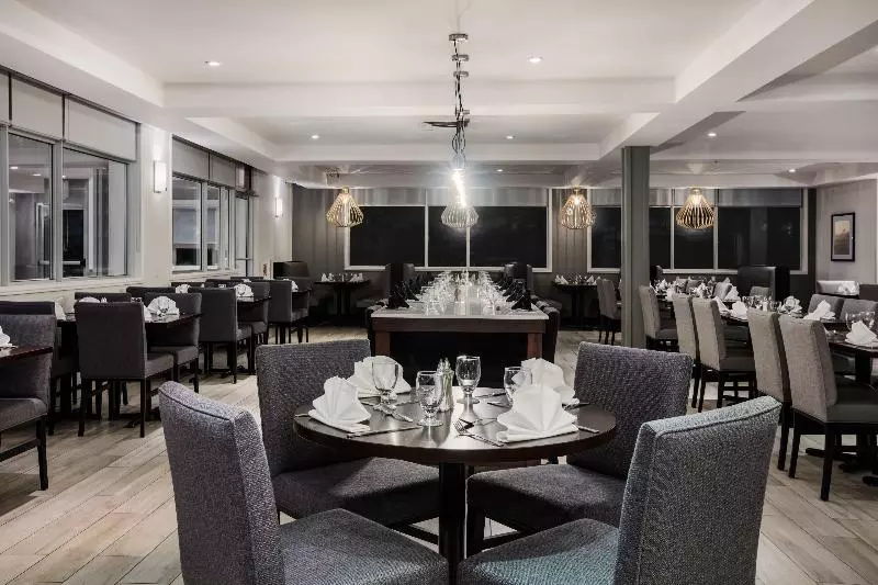 Отель Holiday Inn & Suites Grande Prairie, An Ihg