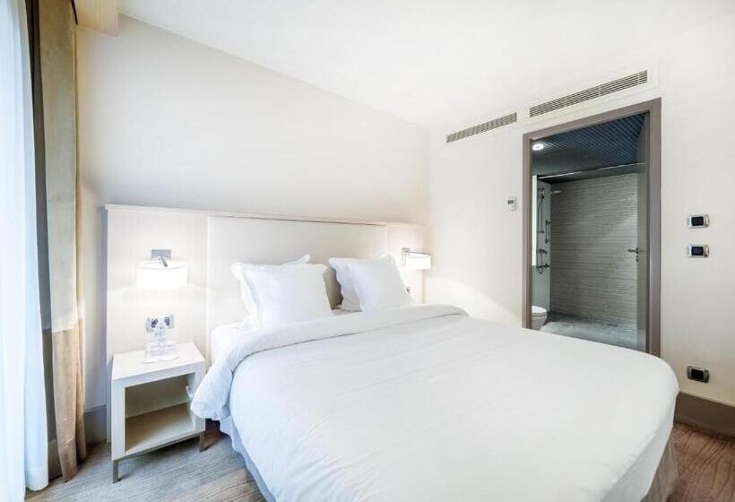 Отель Le Pré Carré