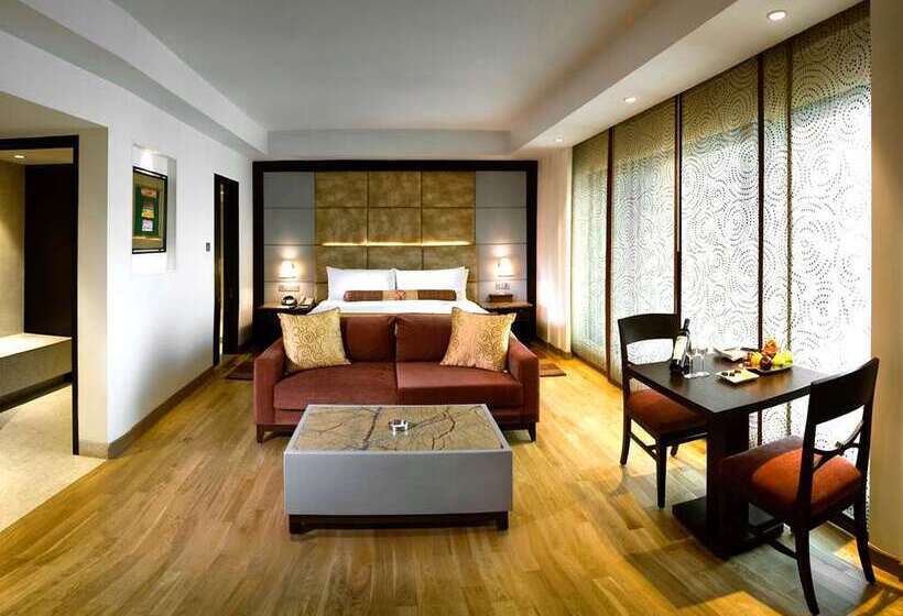 Отель The Lalit New Delhi