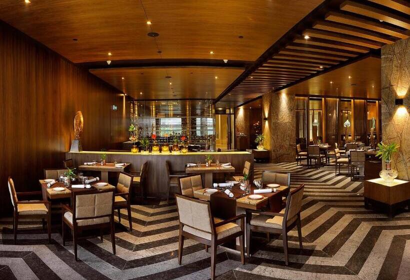 Отель The Lalit New Delhi