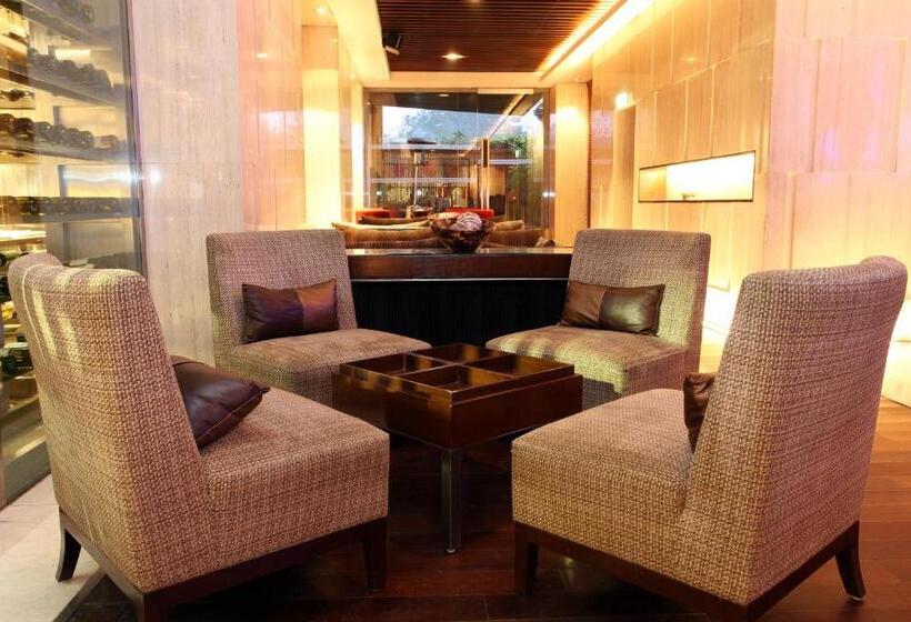 Отель The Lalit New Delhi