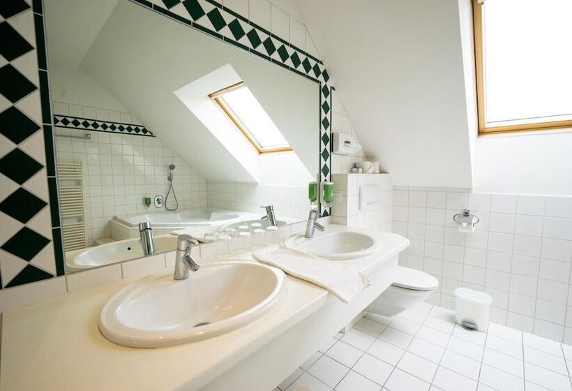 Thermenhotel Vier Jahreszeiten