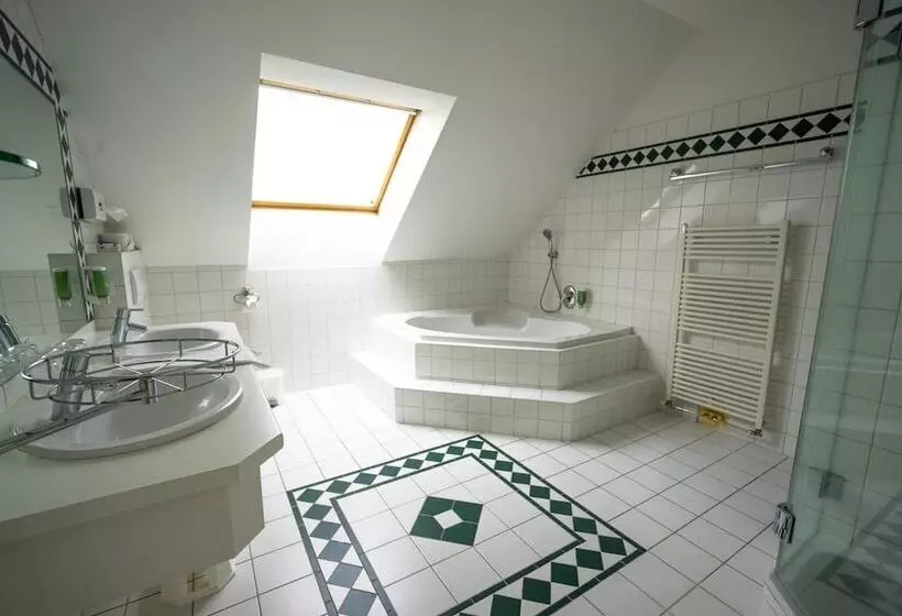 Thermenhotel Vier Jahreszeiten