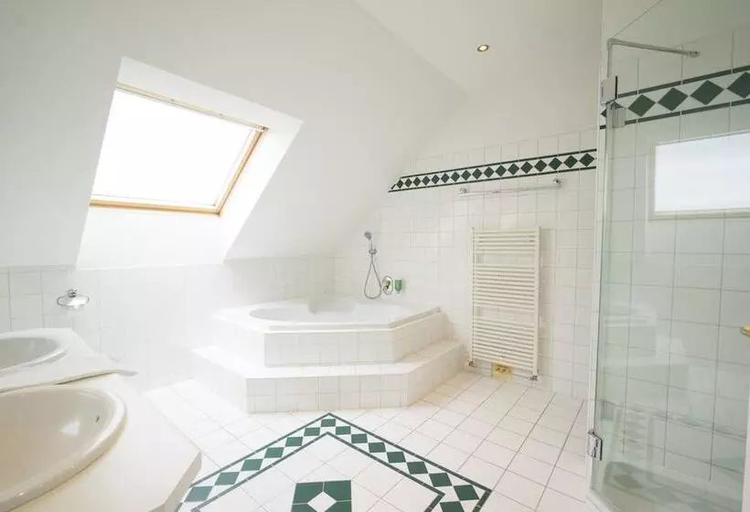 Thermenhotel Vier Jahreszeiten