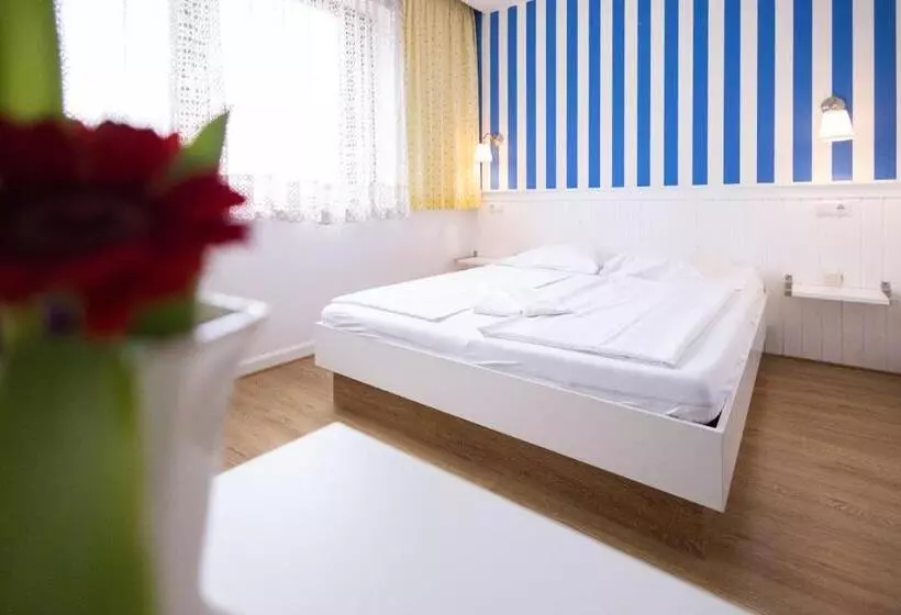 ホテル Pension Seerose