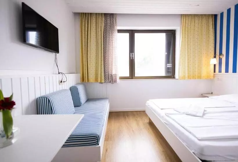 ホテル Pension Seerose