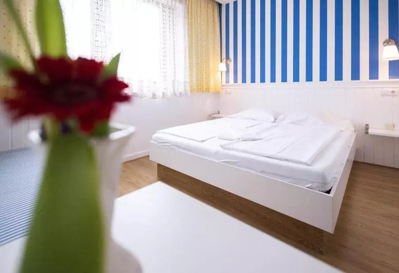 ホテル Pension Seerose