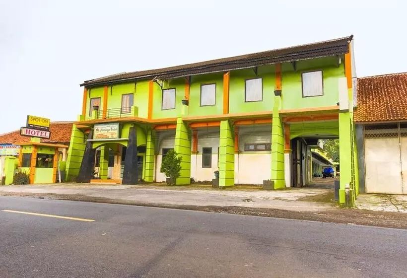 Retkeilymaja Spot On 2730 Hotel Maribaya Indah Syariah