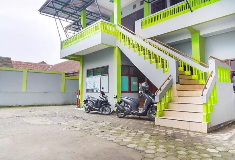 Retkeilymaja Spot On 2730 Hotel Maribaya Indah Syariah