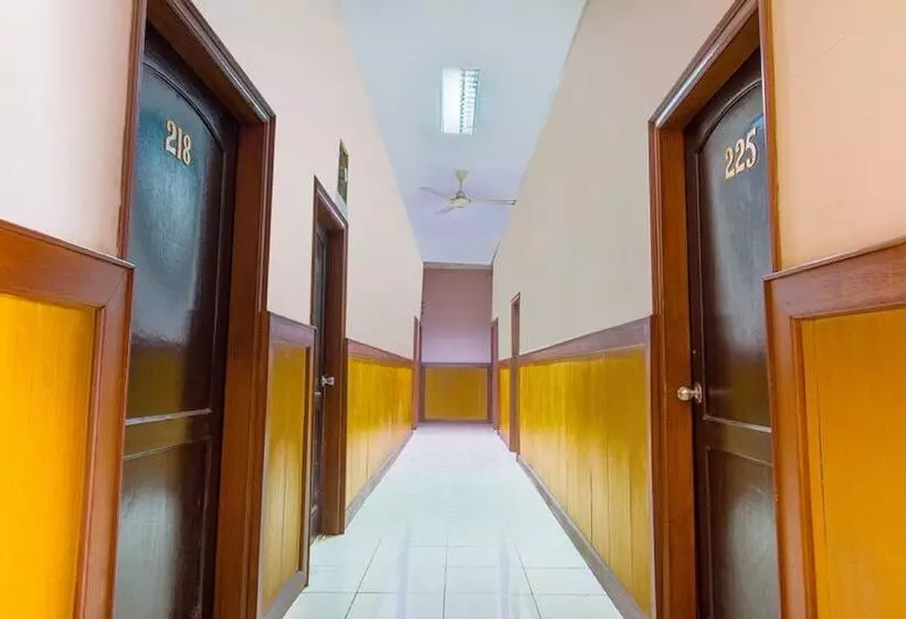 Retkeilymaja Spot On 2730 Hotel Maribaya Indah Syariah