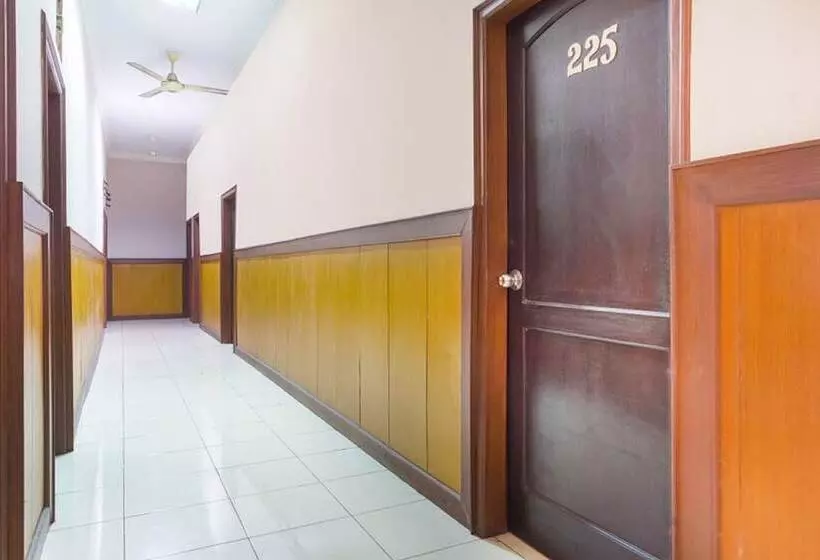 Retkeilymaja Spot On 2730 Hotel Maribaya Indah Syariah