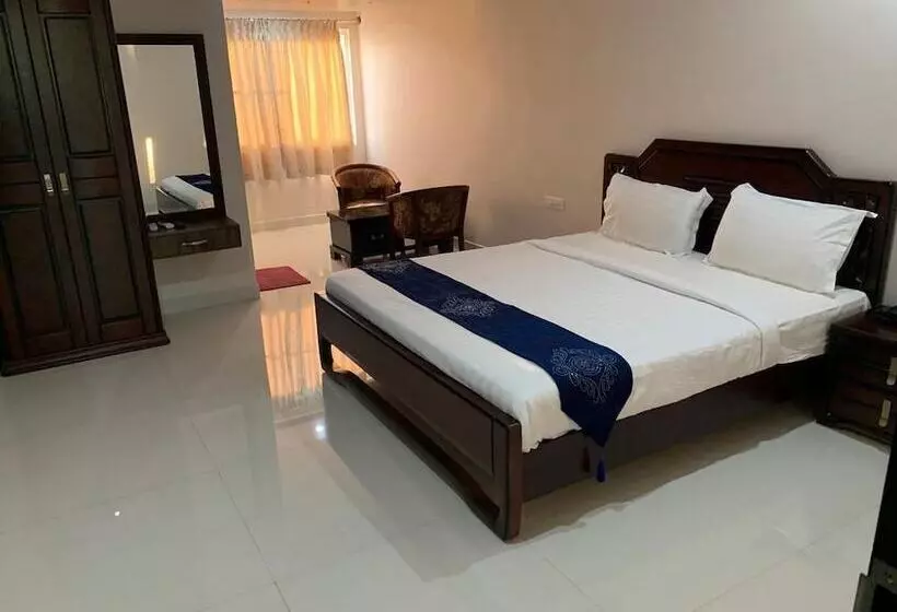 Hotelli J  N R Grand