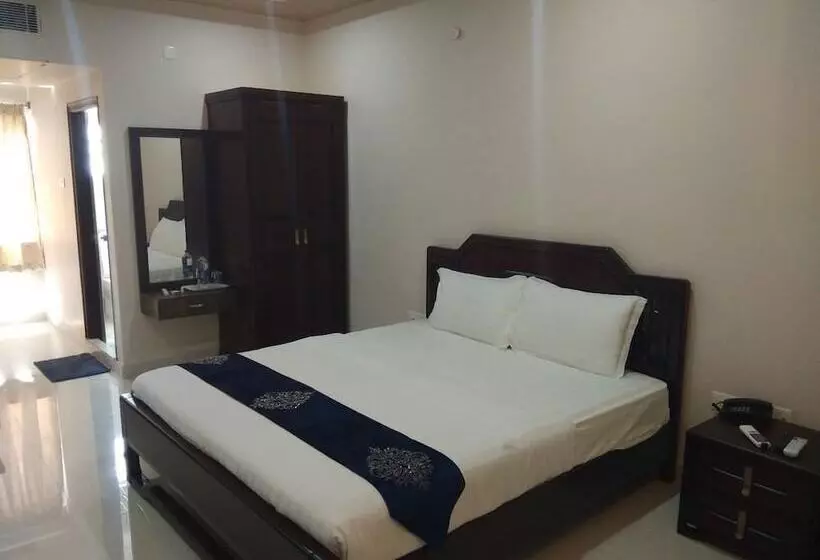 Hotelli J  N R Grand