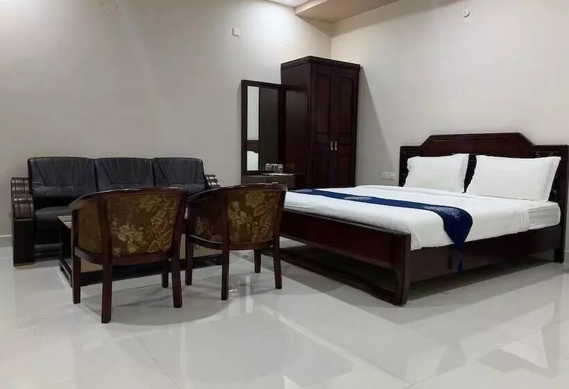 Hotelli J  N R Grand