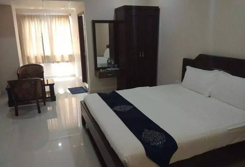 Hotelli J  N R Grand