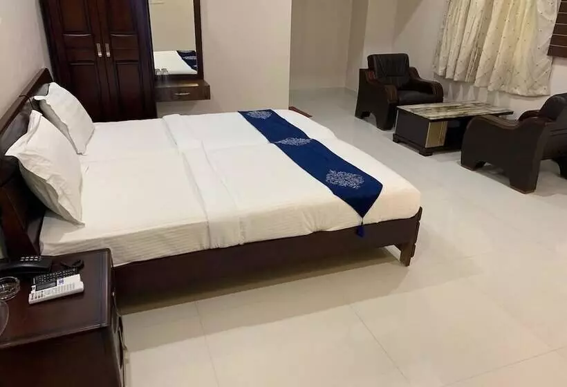 Hotelli J  N R Grand