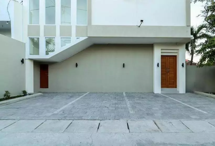 ホテル Reddoorz @ Taman Griya Jimbaran 2