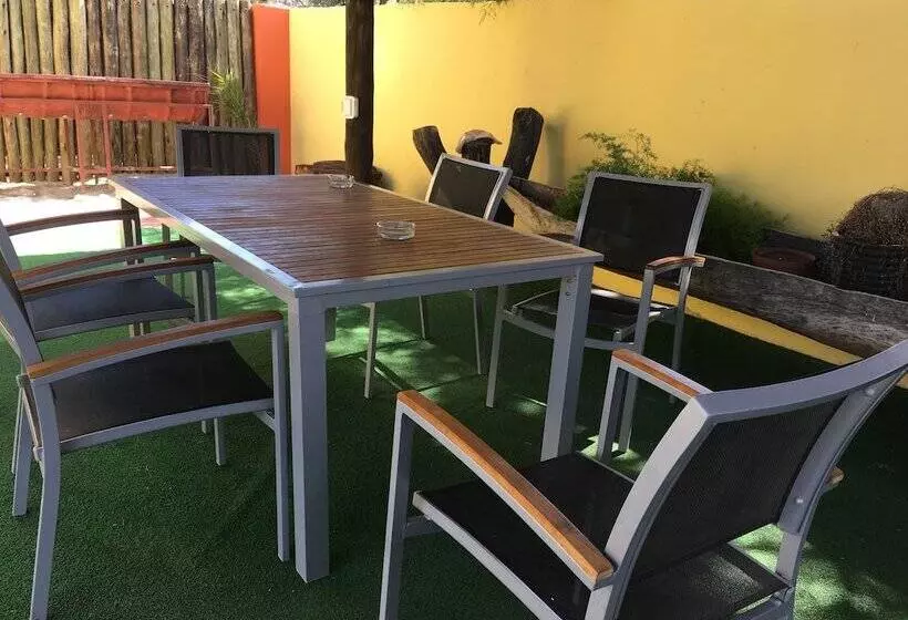 پانسیون Pleassure Suites