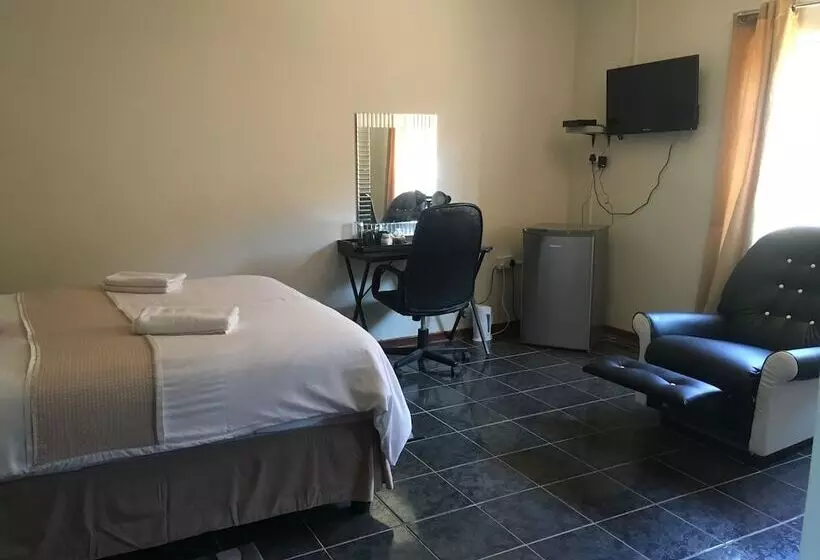 پانسیون Pleassure Suites