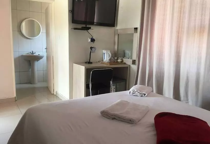 پانسیون Pleassure Suites