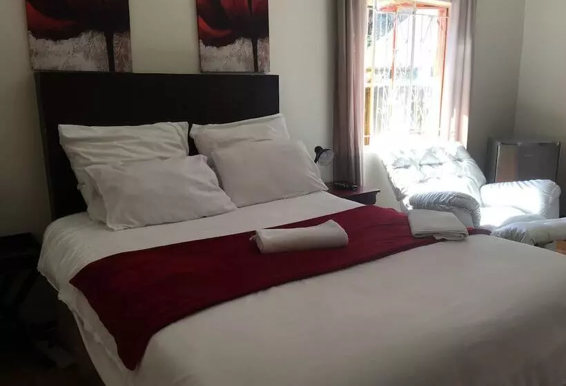 پانسیون Pleassure Suites