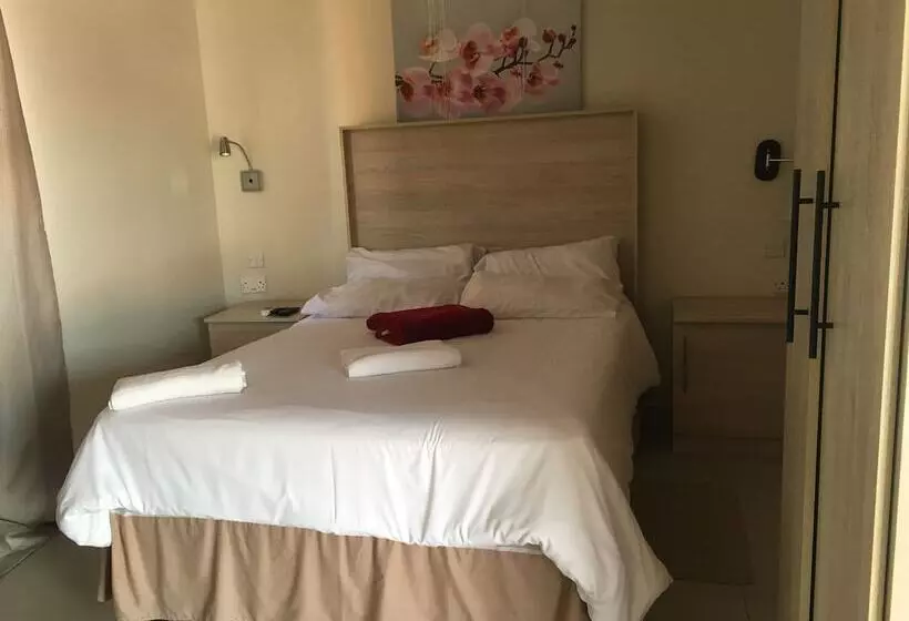 پانسیون Pleassure Suites