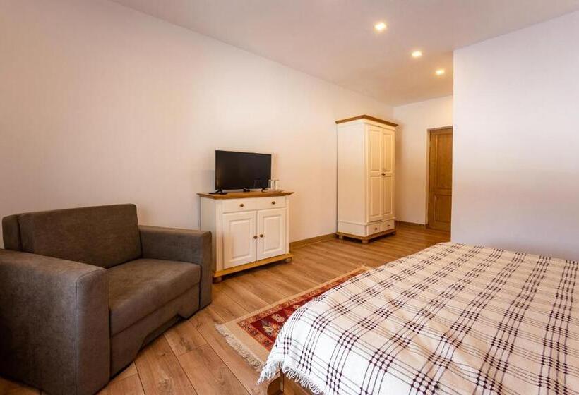 住宿加早餐 Casa Cu Prispa