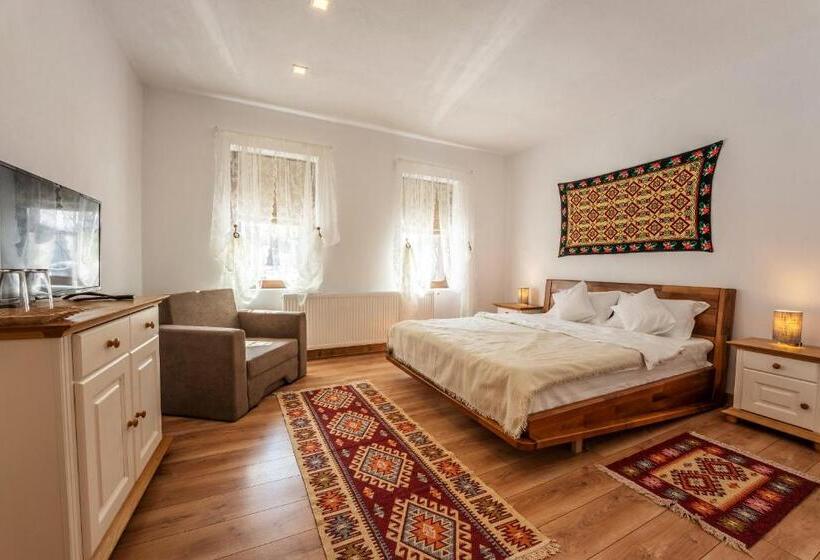 住宿加早餐 Casa Cu Prispa