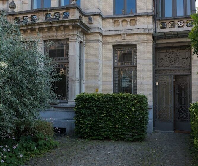 تختخواب و صبحانه Garden Of Eden