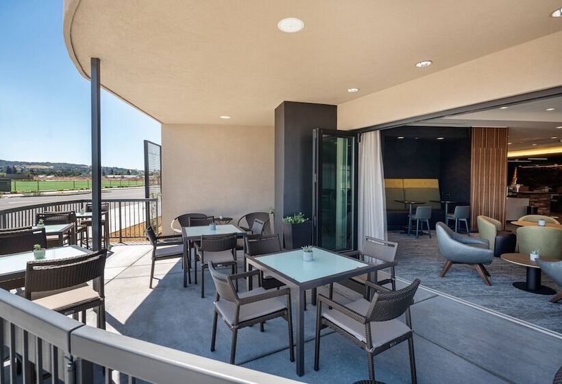 فندق Courtyard By Marriott Petaluma Sonoma County