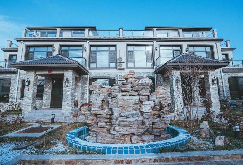 Отель Hidden In The World Crabapple 3 Courtyard