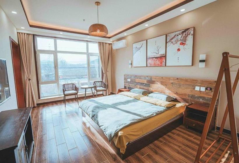 Отель Hidden In The World Crabapple 3 Courtyard