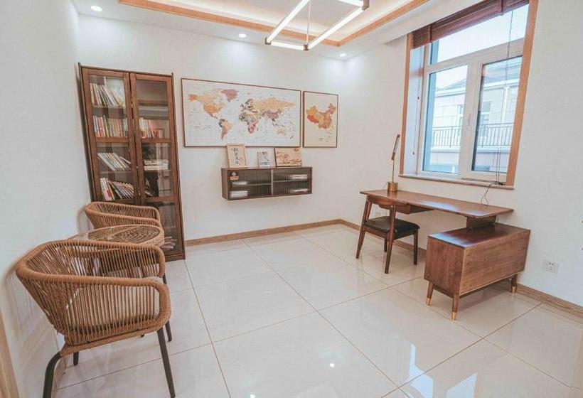 Отель Hidden In The World Crabapple 3 Courtyard