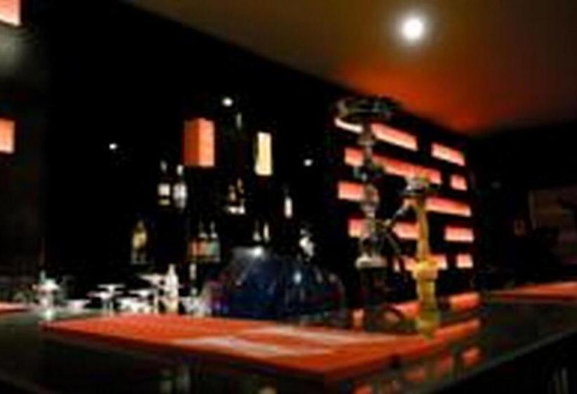 پانسیون Room In Lodge Christine Apartment Hotel Ltd