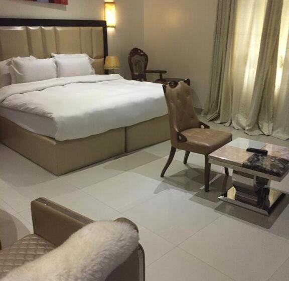 پانسیون Room In Lodge Christine Apartment Hotel Ltd