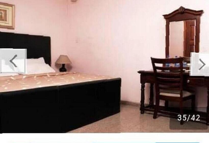 پانسیون Room In Lodge Christine Apartment Hotel Ltd