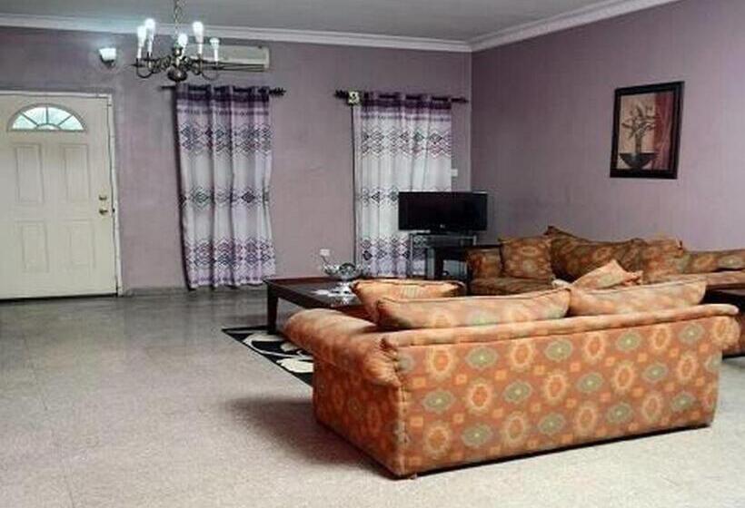 پانسیون Room In Lodge Christine Apartment Hotel Ltd