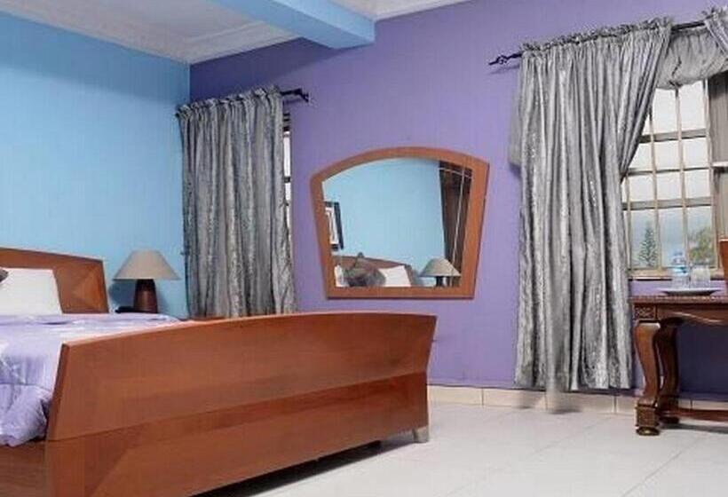 پانسیون Room In Lodge Christine Apartment Hotel Ltd