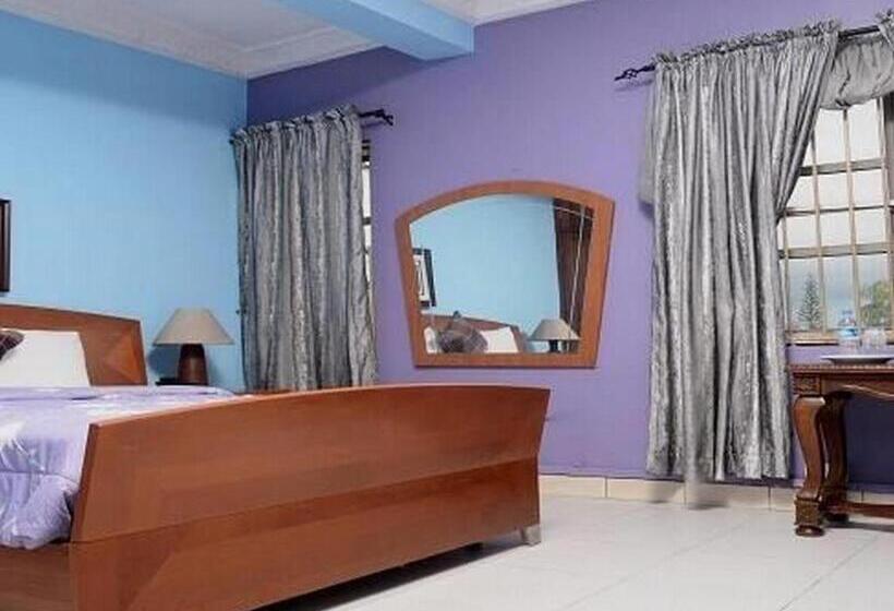 پانسیون Room In Lodge Christine Apartment Hotel Ltd